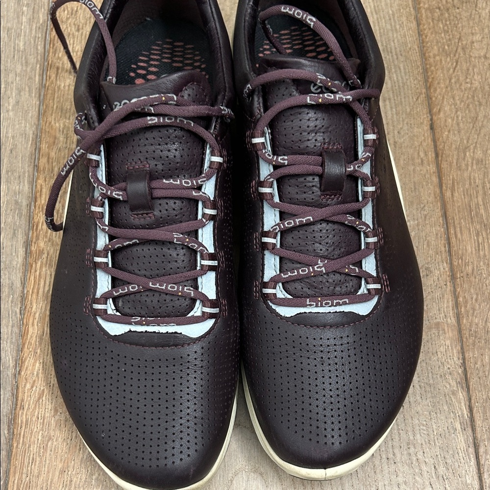 Ecco Women’s Dark Brown Sneakers